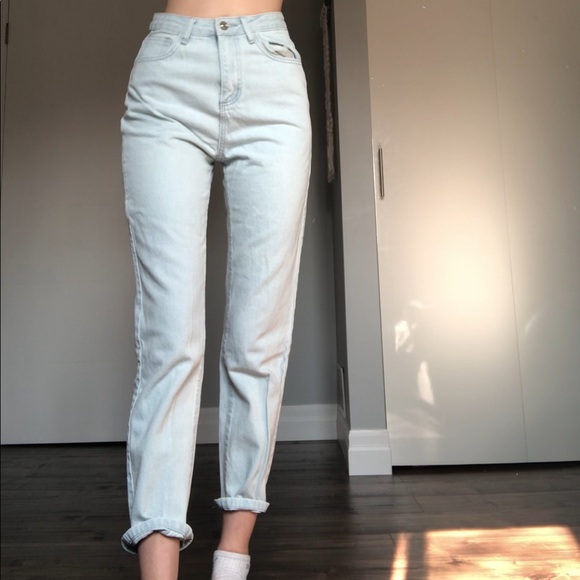 lightwash straight leg jeans - Picture 3 of 3